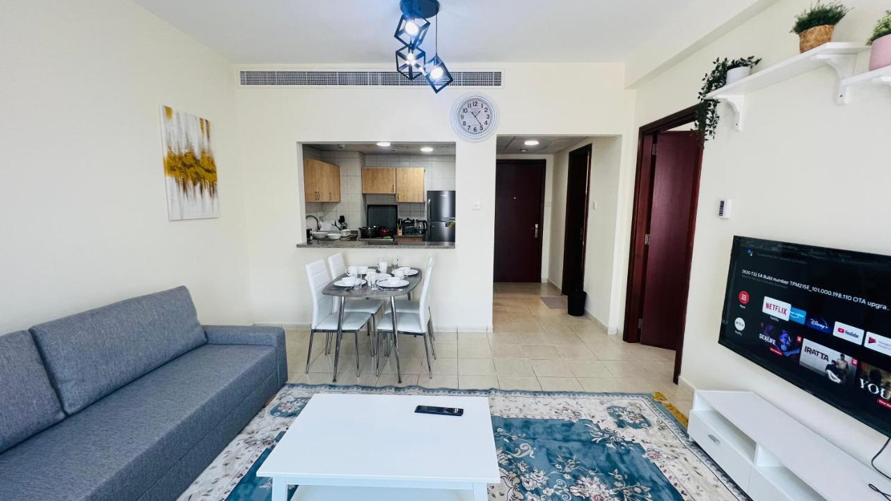 Newly Furnished Cozy One Bed 2 Bathroom View Appartement *