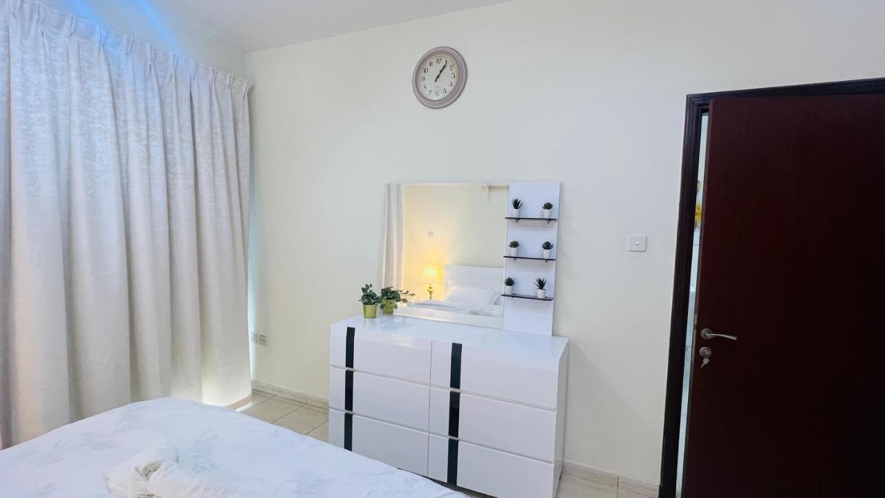 Newly Furnished Cozy One Bed 2 Bathroom View Appartement